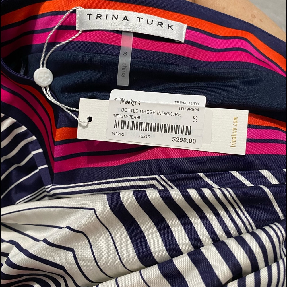 New with tags Trina Turk indigo and pearl Geo bottle square-neck body co… - Picture 6 of 14